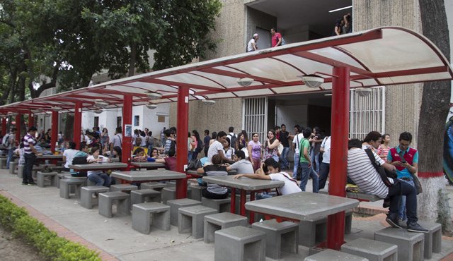 Los estudiantes intentaron alguna comunicación con el viceministro de Educación, Víctor Saavedra, quien hizo presencia en Cúcuta el pasado miércoles. Luis Alfredo Estévez