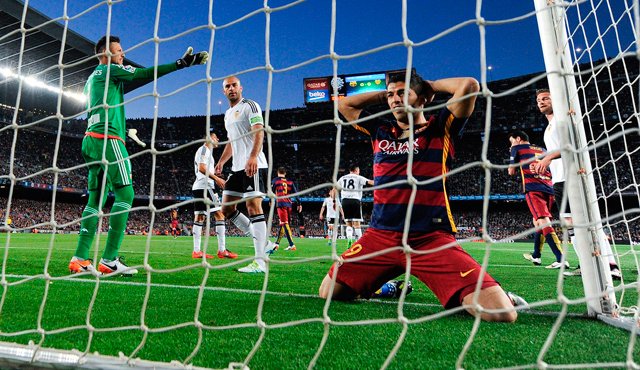 Este domingo, el Barça no pudo retomar la senda del triunfo en la Liga de España y sumó su tercera derrota. AFP