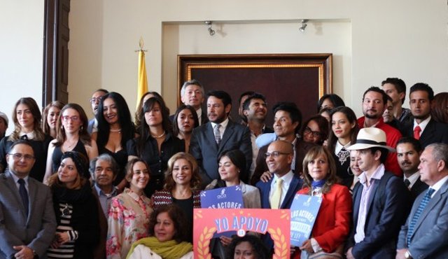 La actriz y modelo Paola Turbay, habló como vocera de los actores y aseguró que existe una necesidad de brindar derechos y garantías a quienes ejercen dicho oficio. Colprensa