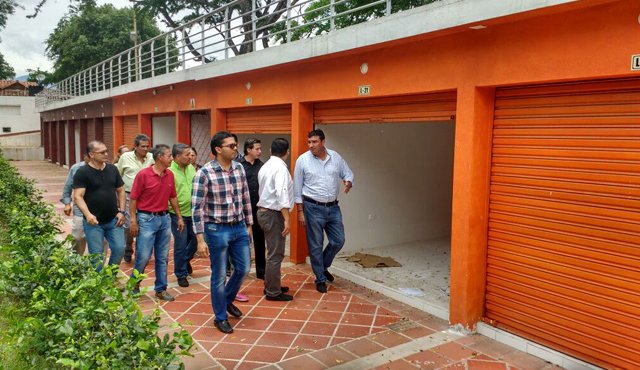 Vendedores de comida en El Malecón aceptaron traslado a nueva plazoleta de comidas solo si se construyen rampas de acceso o escaleras. Cortesía