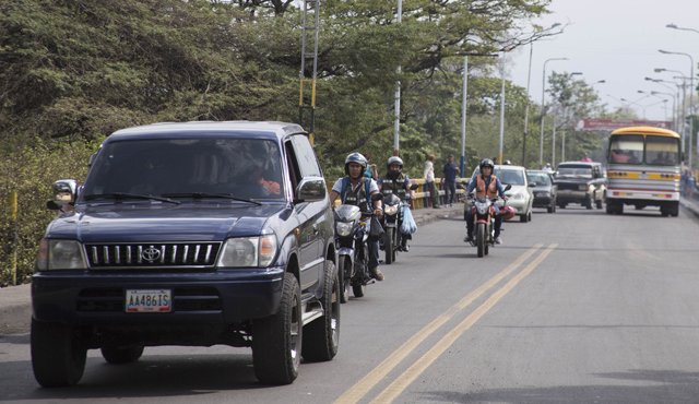 En estos momentos no puede decirse que los carros venezolanos que están en el territorio nacional están de turismo. Archivo