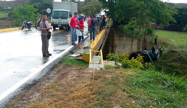 El vehículo se salió de la vía, a la altura del puente El Limón Policía Nacional