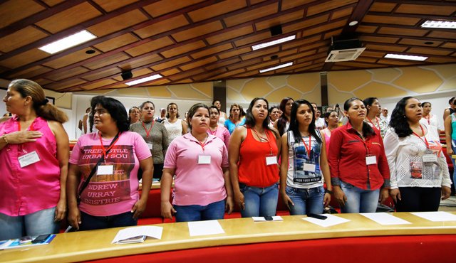 Este es el grupo de mamás que en 15 días saldrán a las vías a apoyar a Tránsito en labores de pedagogía vial para evitar que los conductores infractores sigan haciendo de las suyas. César Obando