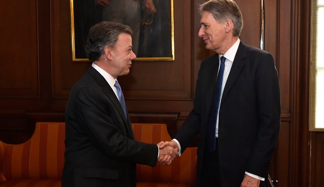 Santos se reunió con el secretario de Estado para Asuntos Exteriores de la Manconunidad Británica, Philip Hammond, quien estuvo de visita oficial en Colombia. Colprensa