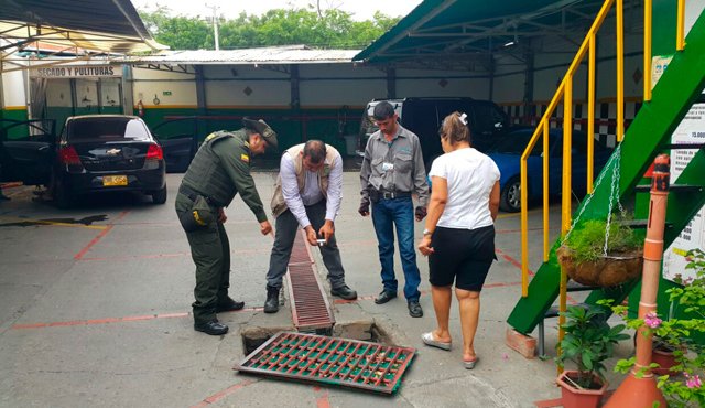 En los controles adelantados por los técnicos de la Policía, Corponor y Aguas Kpital se verificó el cumplimiento de la normatividad establecida para el lavado de carros. Orlando Carvajal