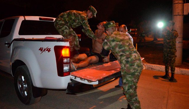 La víctima recibió varios golpes en la cara. El Ejército lo rescató mientras lo tenían secuestrado miembros del Clan Úsuga. Ejército Nacional