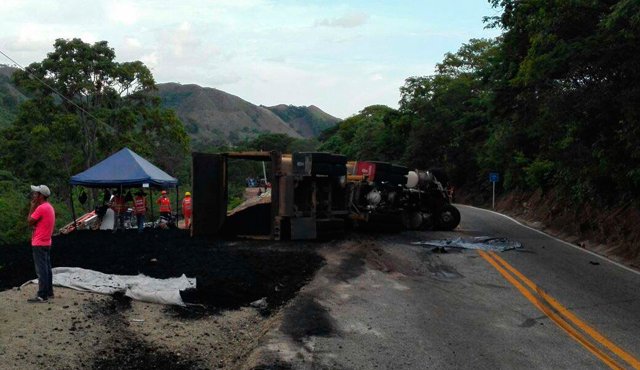 100 obreros que trabajan en la Ruta del Sol fueron testigos del trágico accidente. Cortesía