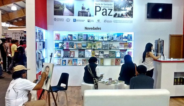 El estand del departamento permitió el reencuentro de los nortesantandereanos con su tierra, su historia y su producción artística. Cortesía