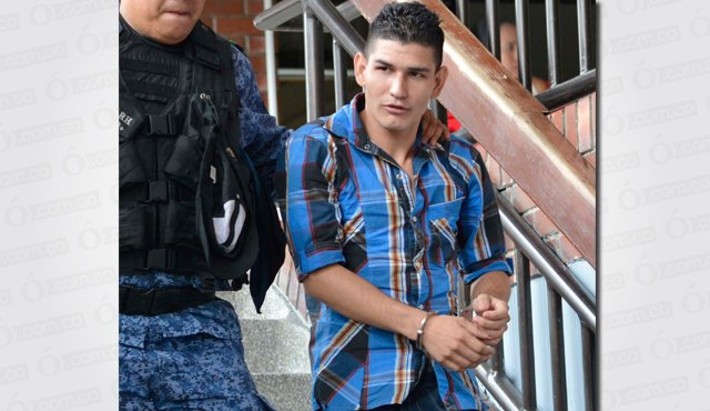Luis Fernel Acosta Sanguino, a su salida del Palacio de Justicia tras ser condenado. Edinsson Figueroa
