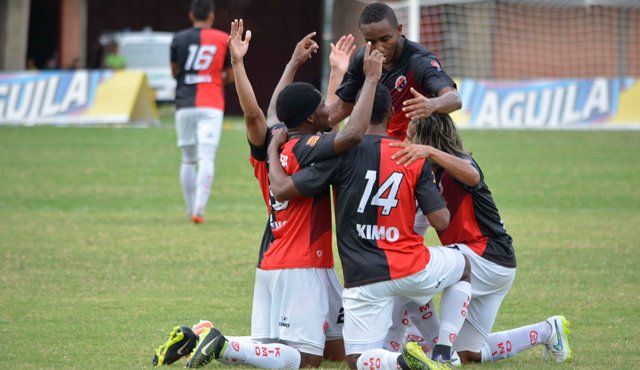 El Cúcuta Deportivo de la mano de José Lloreda y James Castro, continuó con paso firme en la Copa Colombia al derrotar ayer 3-1 al Alianza Petrolera, en el estadio General Santander. Edinsson Figueroa