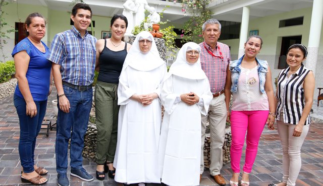 En la foto el comité organizador: Vianey Largo, Eduardo Guevara, Natalia Ardila, Sor Ana Santafé, la hermana Aura María Caro Tarazona, Luis Eduardo Guevara, Karina álvarez y María Ibarra. Obando