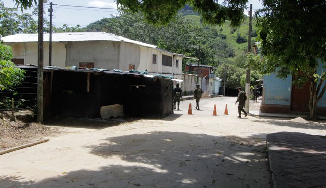 En el Catatumbo los polícías rara vez abandonan la estación por miedo a ser atacados por un francotirador de la guerrilla. Archivo