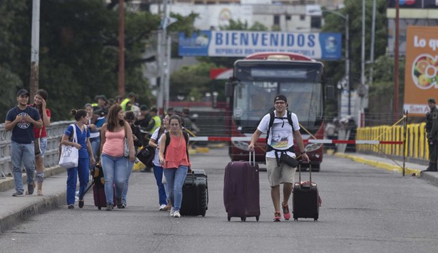 Desde agosto de 2015, por orden del presidente venezolano, Nicolás Maduro, se mantienen cerrados los pasos fronterizos con Colombia. Archivo