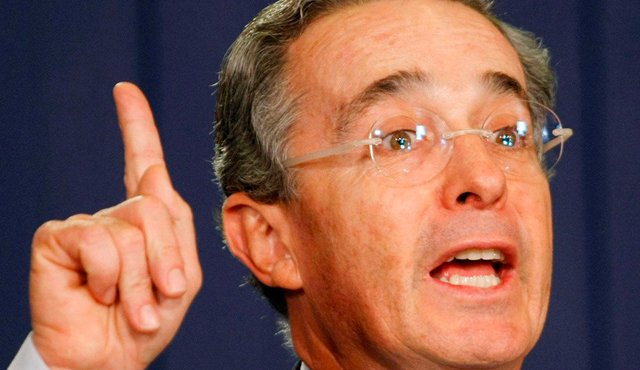 Uribe fue entrevistado por el periodista y escritor peruano Jaime Bayly, desde Miami. Archivo