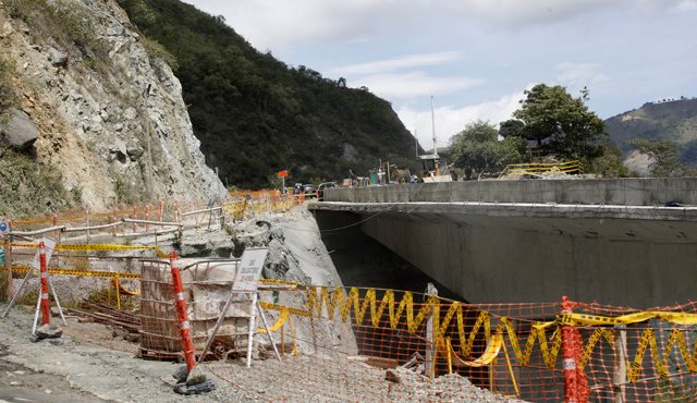 La ejecución de los proyectos viales de cuarta generación (4G) reducirá los costos del transporte de carga, según lo manifiesta el presidente de la Agencia Nacional de Infraestructura (ANI), Fernando Andrade. Archivo