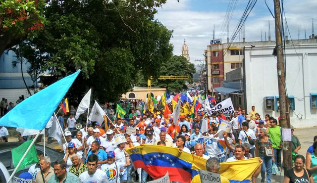 Desde tempranas horas de la mañana de este jueves, se dieron cita en la Plaza Miranda de San Antonio, para de allí trasladarse hasta la Plaza Bolívar. Eilyn Cardozo