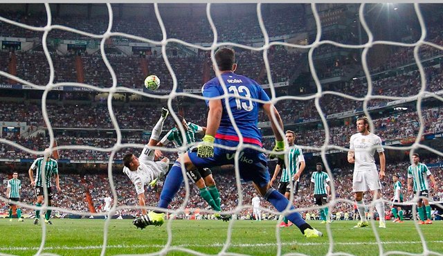 El Real Madrid ha reiterado su interés de mantener en su nómina al colombiano. Archivo