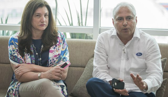 Ford reunió el jueves en Cúcuta a directivos, accionistas y gerentes de concesionarios de la marca para revisar el plan de negocios. En la foto: Luz Helena del Castillo, presidente de Ford, y Sergio Palacios, gerente de Automarcol. Juan Pablo Bayona