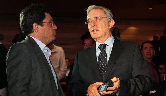 El pasado 25 de junio de 2015 Uribe escribió en Twitter: “En reunión con las madres de Soacha varias me expresaron que sus hijos estaban infortunadamente involucrados en actividades ilegales”. Colprensa