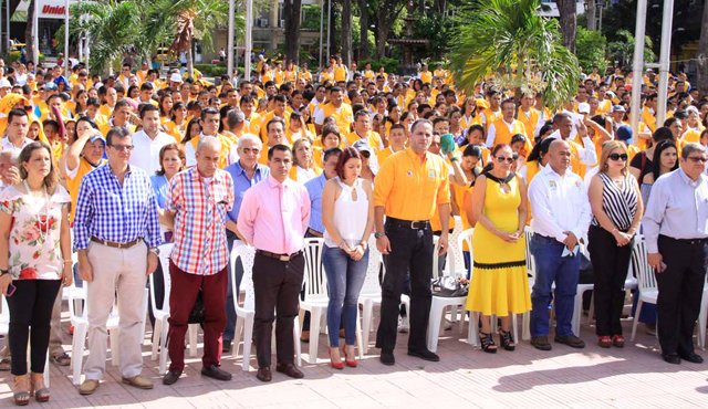 El proyecto busca facilitar recurso humano a las 223 escuelas, de 59 instituciones educativas de la ciudad. Obando