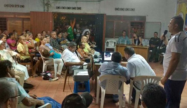 Las peticiones y las quejas relacionadas con el tema de seguridad y la ausencia de alumbrado público se expusieron en la sede de la Defensa Civil. Cortesía