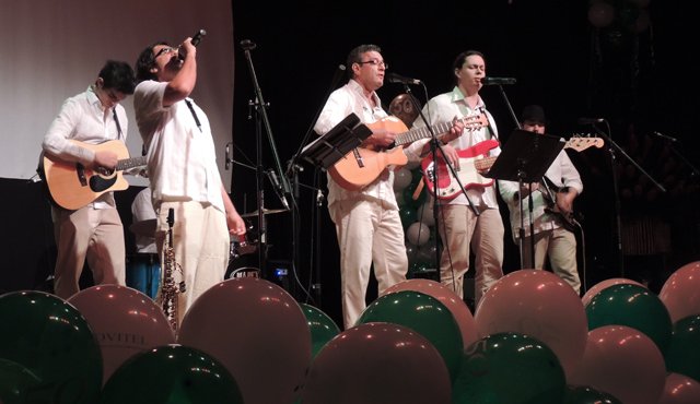 El músico es el encargado del homenaje a las madres. Durante su concierto los asistentes podrán deleitarse al son de boleros, baladas, pop, rock en español, son cubano, entre otros. Archivo