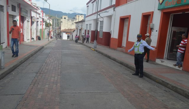Así luce la calle 11 de Ocaña, luego del despeje que hicieron la Secretaría de Tránsito con el apoyo de unidades de la Policía. Javier Sarabia