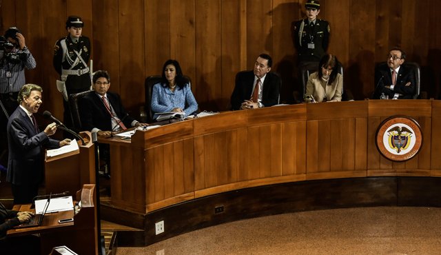 Este jueves, el presidente Santos intervino en una audiencia pública en la Corte Constitucional. AFP