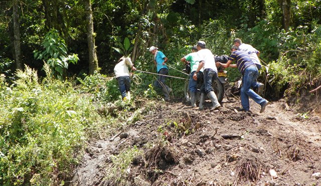 Por décadas, los municipios del sur del departamento han lidiado con el abandono estatal, vías inexistentes, y condiciones de vida precarias que se suman a la presencia subversiva. Archivo