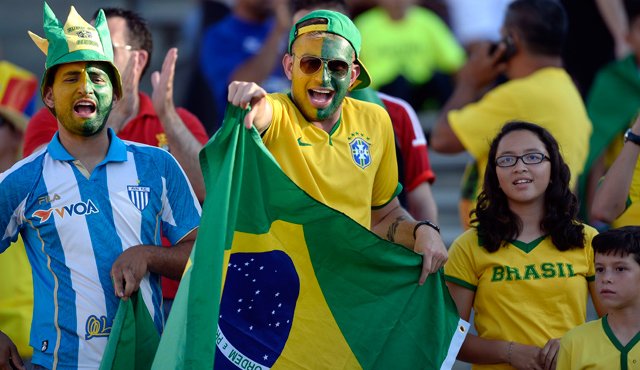 Aficionados del equipo de Brasil durante el partido de la Copa América 2016 frente a Ecuador, en el Rose Bowl de Pasadena, California, el sábado.
AFP
