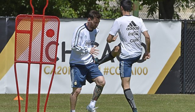 El delantero del Barcelona de España no jugó el partido inaugural de su selección ante Chile, pero sí estaría para el enfrentamiento ante Panamá. AFP