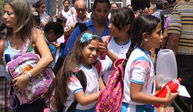 La secretaria de Educación, Indira Pérez, pidió revisar todos los manuales de convivencia de las escuelas manejadas por la Iglesia católica, como esta, donde estudia Nicol García. Archivo