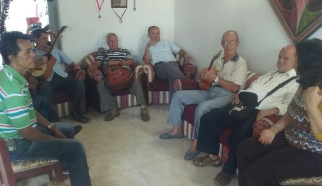 Semanalmente, unos 30 artistas se reúnen en la casa de Alda Esperanza Sánchez, en el barrio Villas de Sevilla. Cortesía