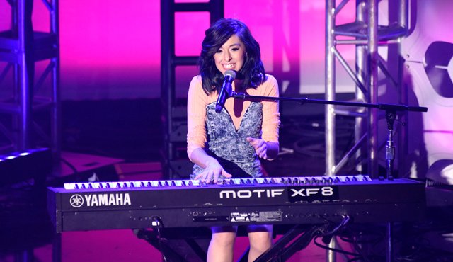 Esta foto tomada el 20 de abril de 2016 muestra una de las últimas presentaciones de la cantante Christina Grimmie. AFP