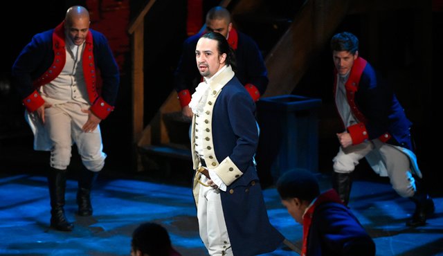 El elenco de ‘Hamilton’ actuó en la ceremonia de los Premios Tony el domingo. AP