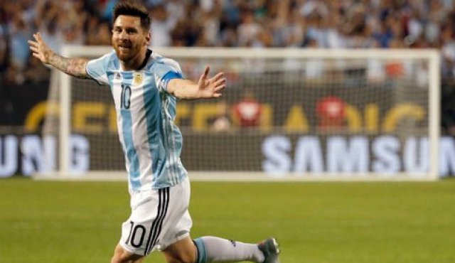 Lionel Messi ingresó ante Panamá y marcó tres goles que cerraron la victoria albiceleste. AFP