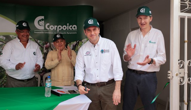 Ayer se inauguró la sede de Corpoica en Cúcuta. A la actividad asistieron el gerente regional de la nueva sede Gildardo Palencia (izquierda), el secretario de Desarrollo Económico, Leonel Rodríguez; el gobernador (e) Yebrail Haddad y el director general de Corpoica, Juan Lucas Restrepo Ibiza. César Obando