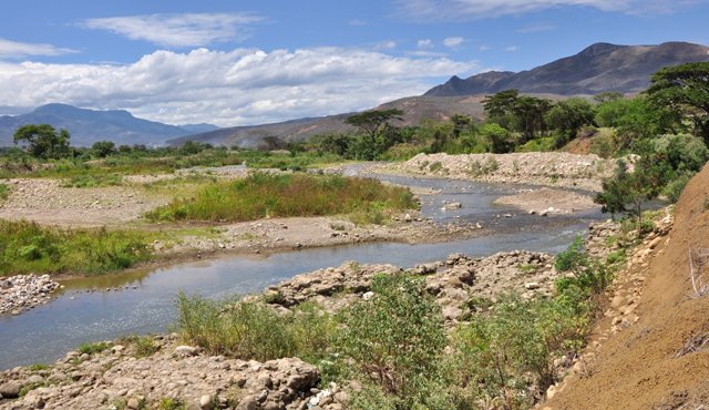 El estado crítico del río tiene su explicación en la deforestación y riesgos para la cuenca, los cuales ya están identificados y solo resta actuar con normas claras y que se cumplan. Archivo