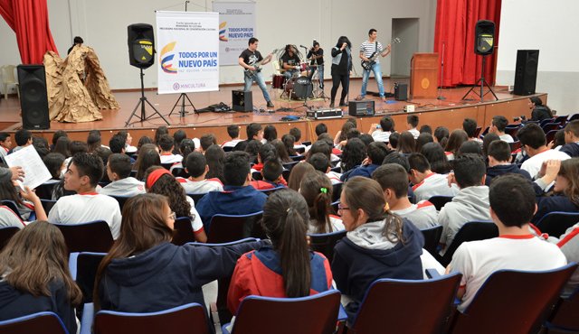 La Fundación Herencia y Arte desarrolló la gira Rock Festival al Cole. Roberto Ospino