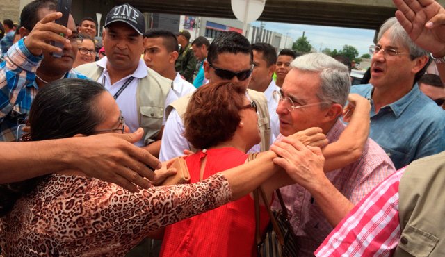 Uribe iba a ser premiado el 5 de julio por el liderazgo político y la trayectoria que ha tenido como estadista. Colprensa