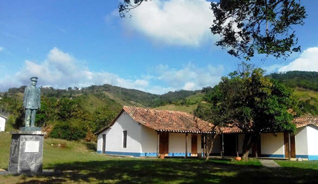 Para llegar a la hacienda se toma un desvío al sur antes de llegar a Apartaderos. Cortesía