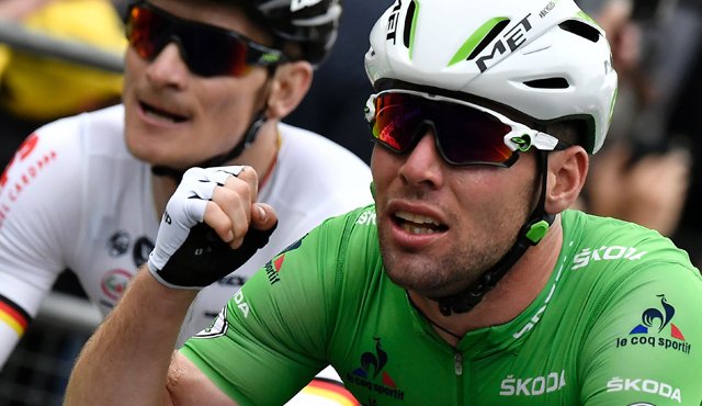 Cavendish le ganó el sprint final a Andre Greipel. AFP