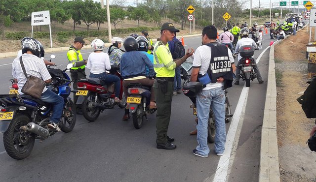 En la autopista Cúcuta-Villa del Rosario se dispuso uno de los puestos de control de Tránsito del Área Metropolitana. Alfredo Estévez