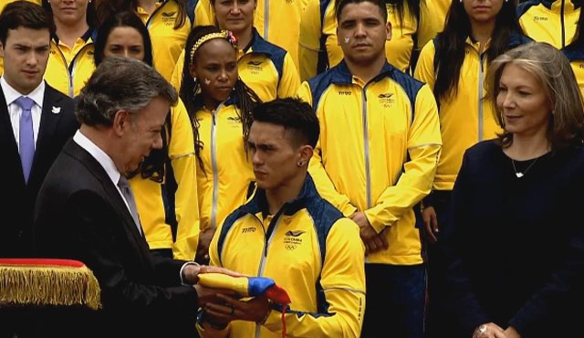 Jossimar Calvo recibió el Pabellón Nacional Tomada de Internet