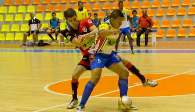 Cúcuta Niza derrotó este viernes, en el coliseo Toto Hernández, 6-5 a Depor Cartagena en un angustioso partido. Alfredo Estévez
