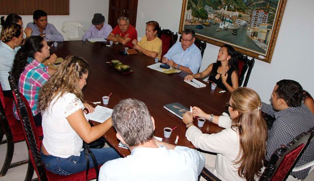 En una reunión que se cumplió en la sede de la Alcaldía de Ocaña se anunciaron los programas de mejoramiento vial. Javier Sarabia