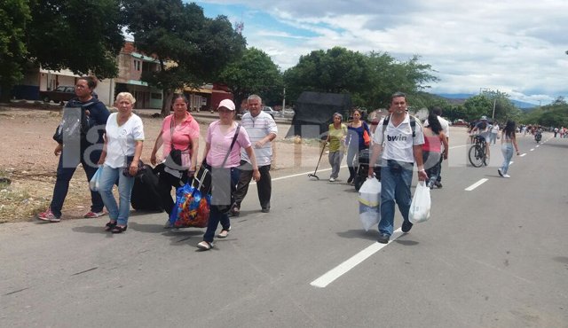 Los venezolanos llegaron a Colombia para comprar alimentos y medicamentos. Geraldine García