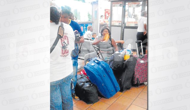 Varias personas que cruzaron los puentes internacionales, desde Venezuela, decidieron retornar a sus regiones de origen en Colombia. La Opinión