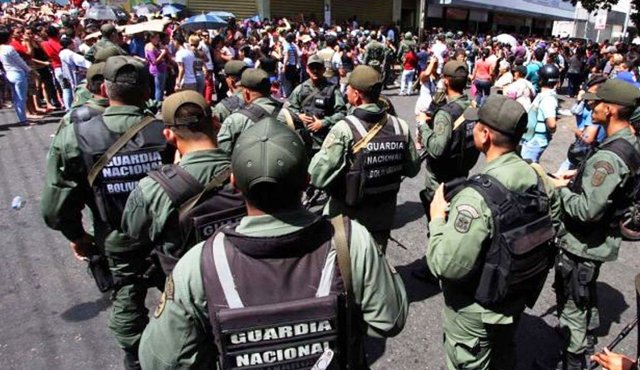 Los supermercados del táchira serán vigilados por la Guardia Nacional Bolivariana para evitar nuevos saqueos. Archivo