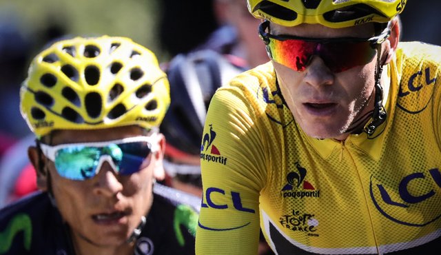 Nairo Quintana detrás de Chris Froome. AFP